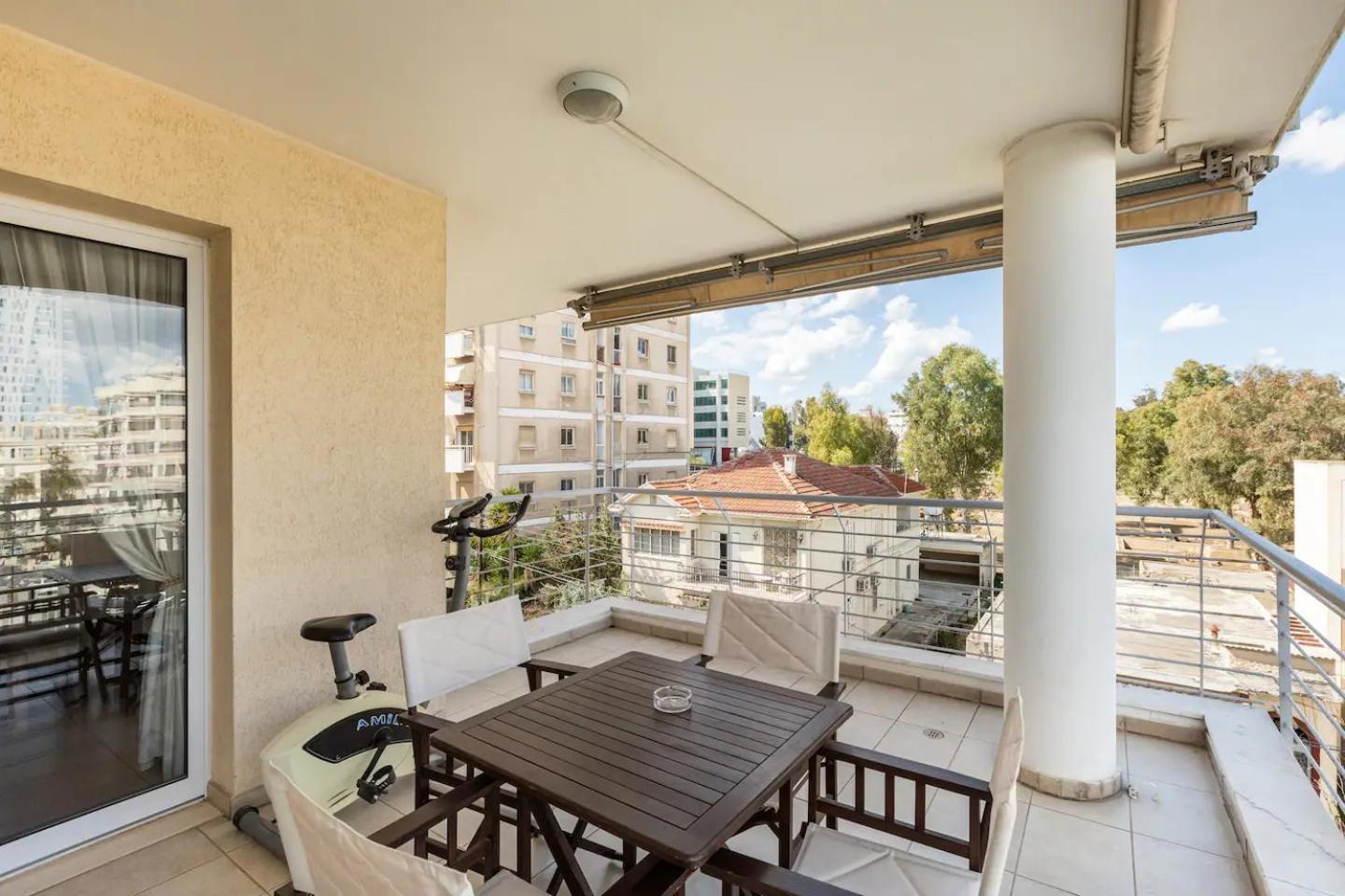 Warm Residence In The Heart Of The City Center - Balcony & View Nicosia Exterior photo
