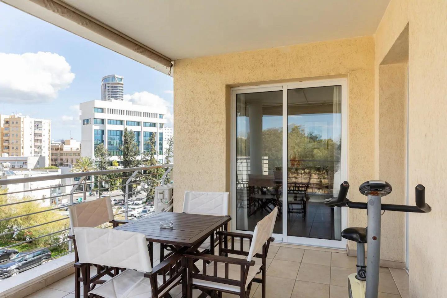 Warm Residence In The Heart Of The City Center - Balcony & View Nicosia Exterior photo
