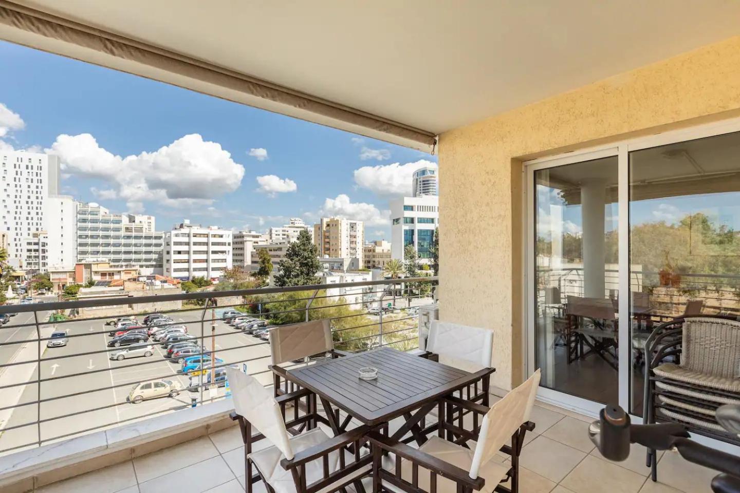 Warm Residence In The Heart Of The City Center - Balcony & View Nicosia Exterior photo
